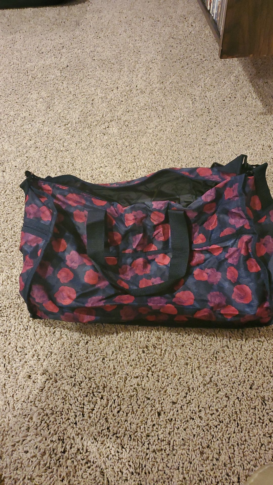 Rolling duffel bag