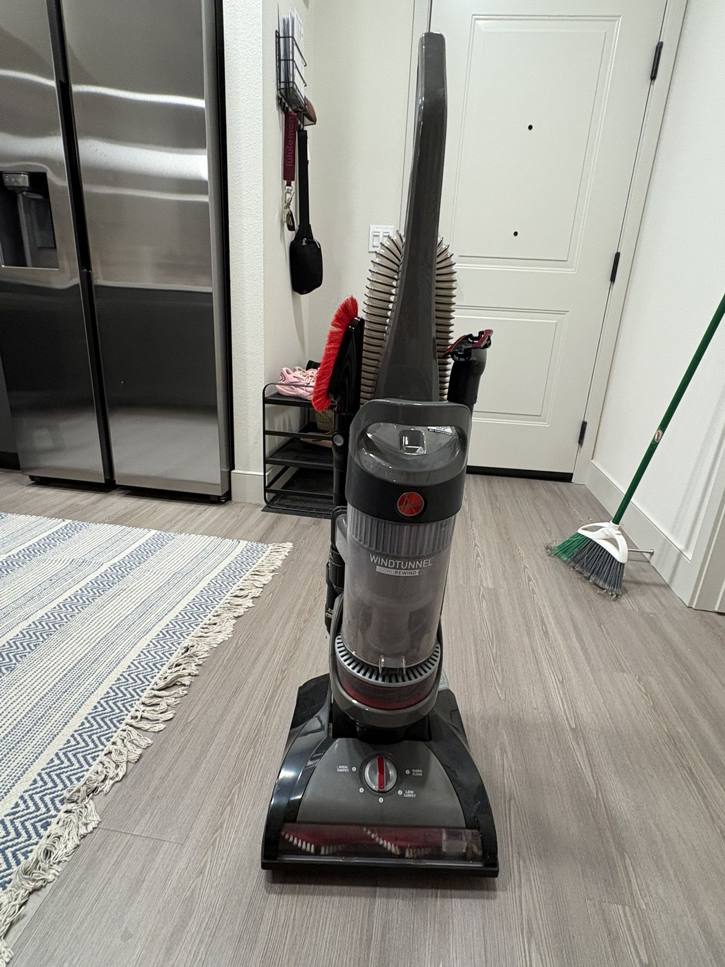 Hoover WindTunnel Cord Rewind Pro Bagless Vacuum Cleaner