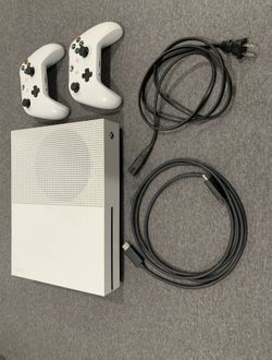 Xbox one S 2 controllers