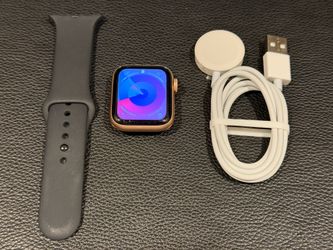 Apple Watch SE 40mm GPS + Cellular in good condition with band and charger