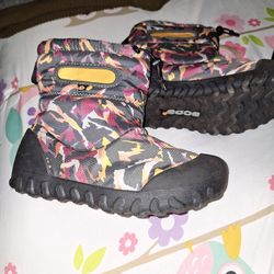 Bogs  Snow Boots Youts Size 4