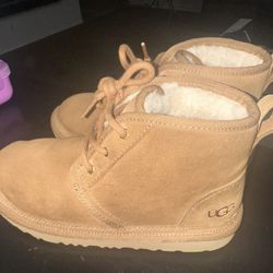 Boys Uggs Size 4
