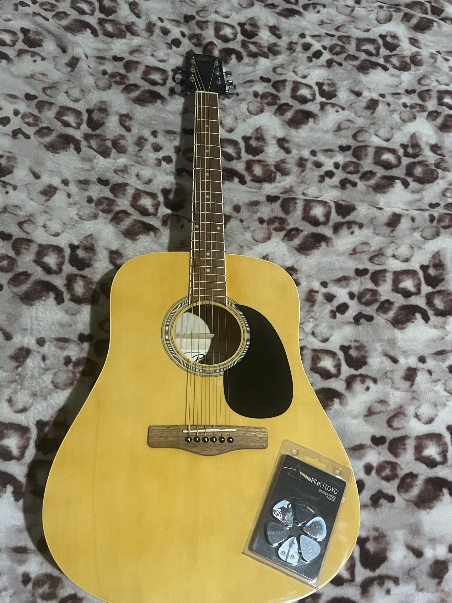 6 String Acoustic Guitar And Guitar Picks