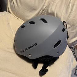 LOW PRICE MOVING- SNOWBOARDING HELMET 