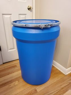 Plastic Barrels 30-Gallon (114L) Removable-Top Barrels/Drums - - Like New, Clean
