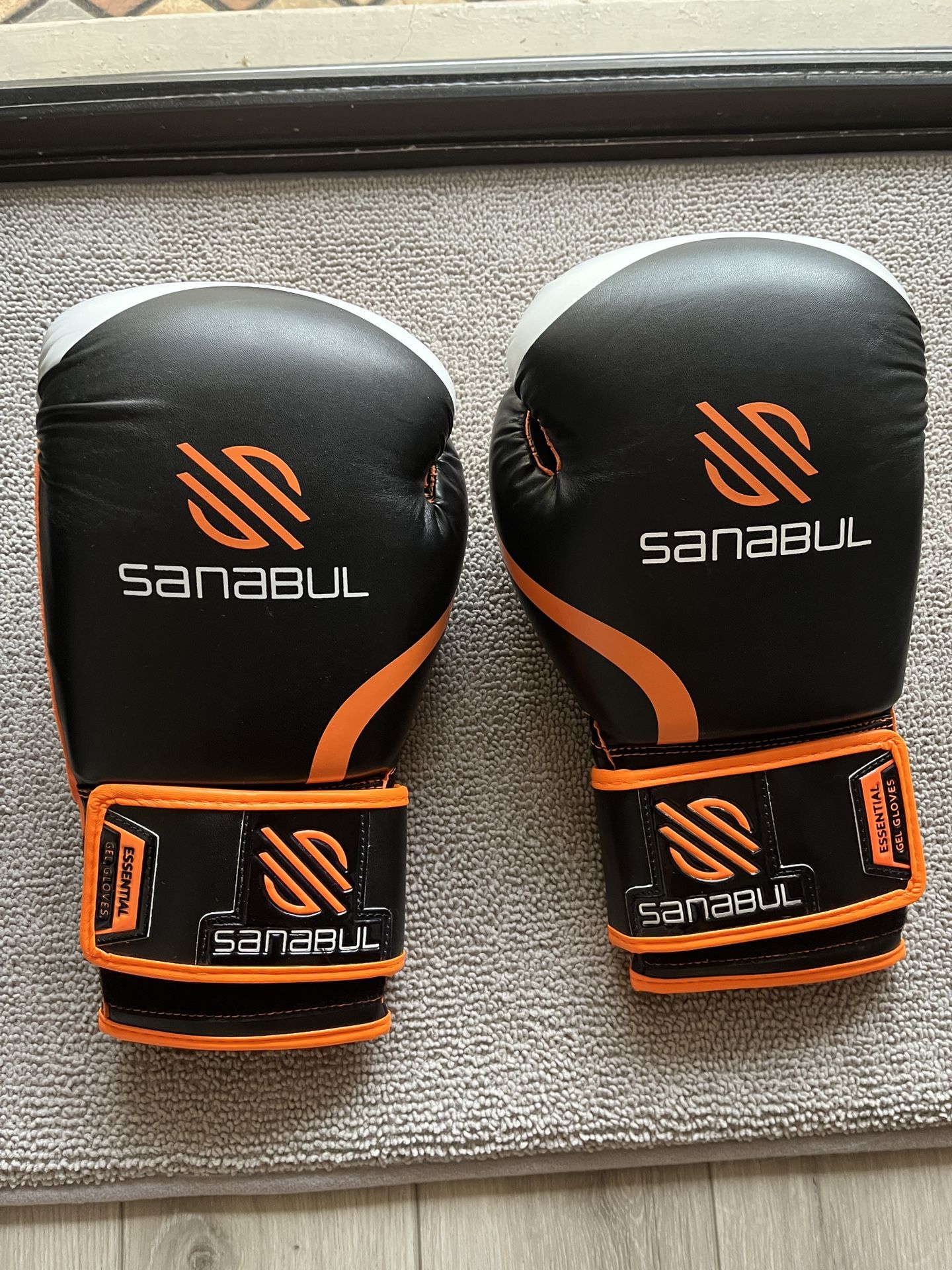 Sanabul Boxing Gloves 14OZ ( Brand New)