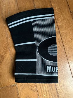 Mueller knee compression sleeve