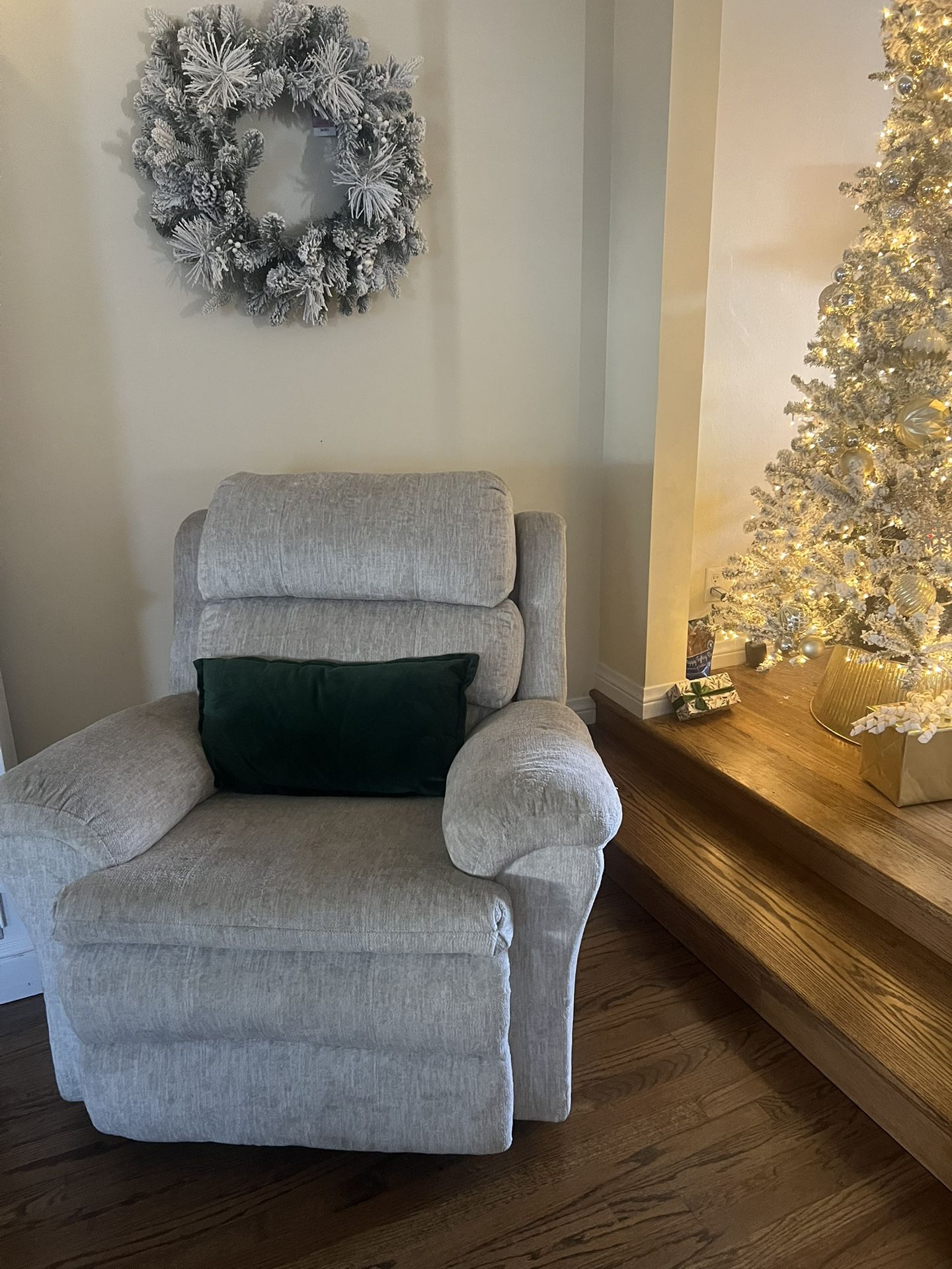 Cozy , Comfy Couch Set !