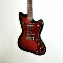 Silvertone 1452 Solidbody Guitar w Hard Case. 1960s