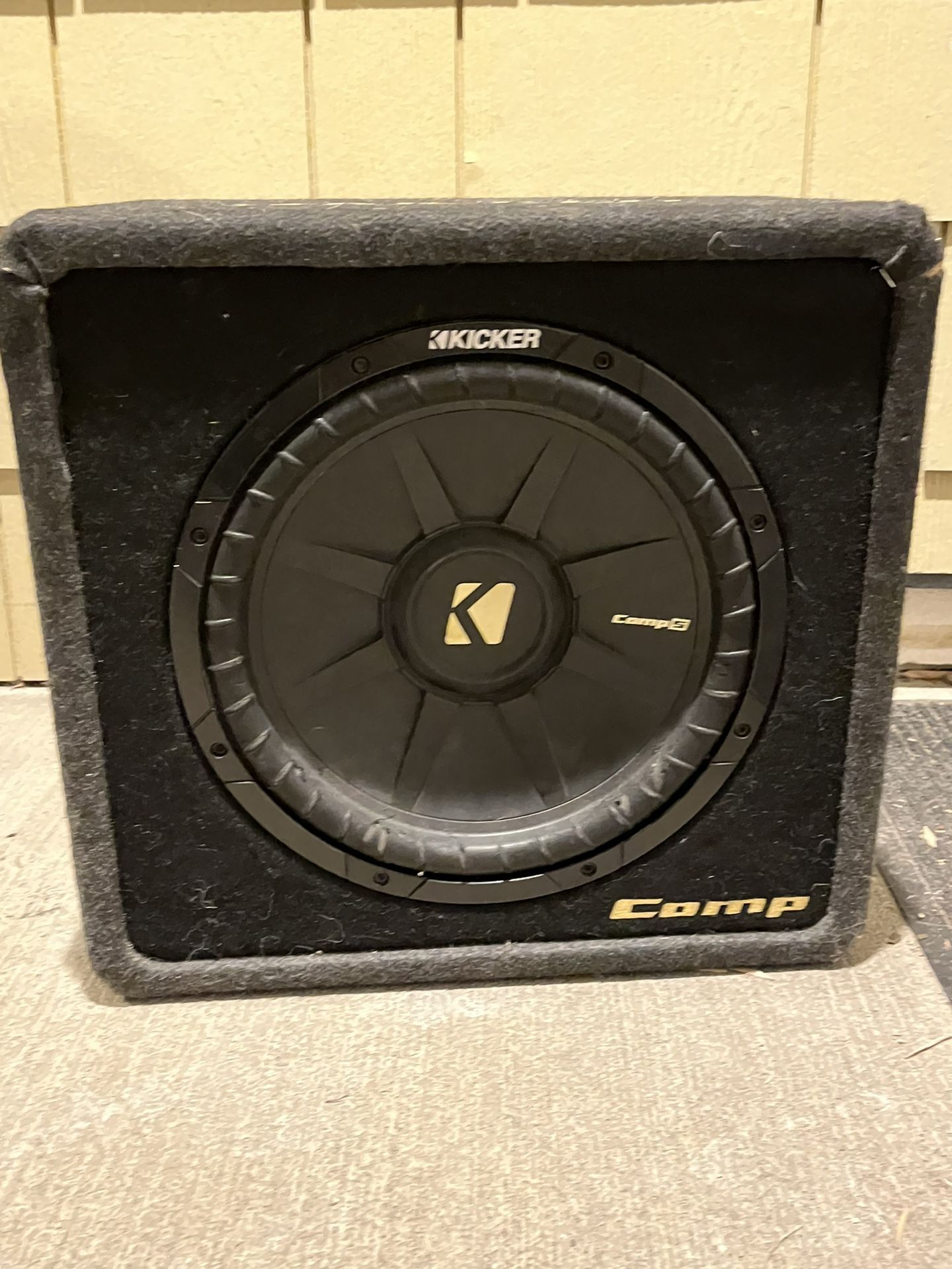Kicker Comp S 12” Subwoofer In ported kicker comp box
