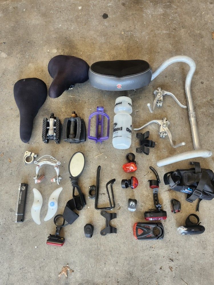 Bicycle Parts And Accessories Lot EVERYTHING FOR 19$