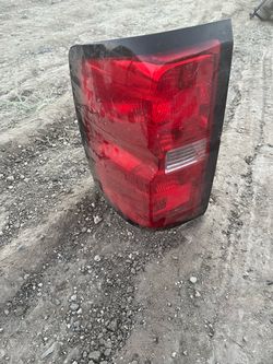 2016-2019 CHEVROLET SILVERADO 1500 Driver Taillight OEM BBS14