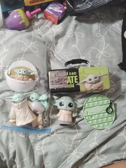 Baby Yoda's bundle