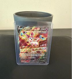 Sylveon V - NM - Evolving Skies - 184/203