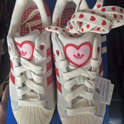 NEW ADIDAS VALENTINES SUPERSTARS
