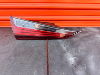 2019-2020 -2021 LEXUS ES350 LEFT SIDE TRUNK LIGHT OEM