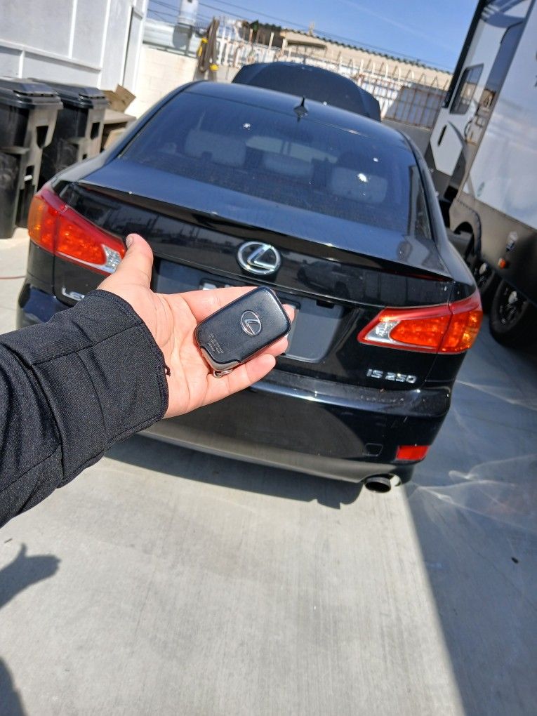 Llaves Con Control/Car Keys 