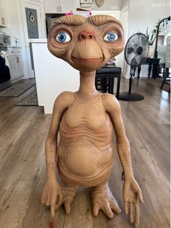1982 E.T Extra Terrestrial 3 foot Neca Prop with tag