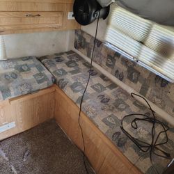 Bronco camper show.
Works really good everything works 