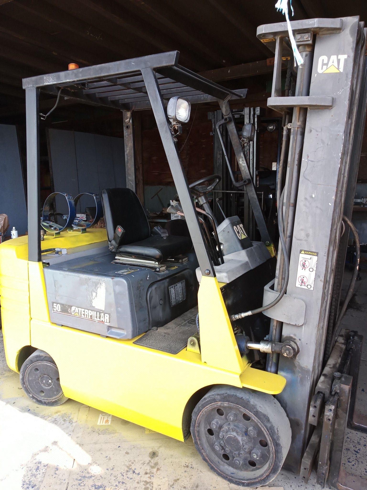 Forklift Caterpillar 5000 pounds