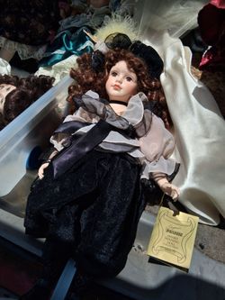 VERY NICE  VINTAGE  PORCELAIN  DOLLS