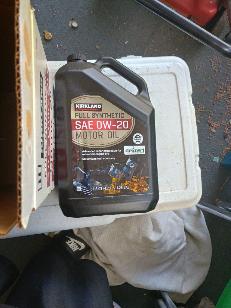 Kirkland Full Synthetic SAE OW-20 Motor Oil