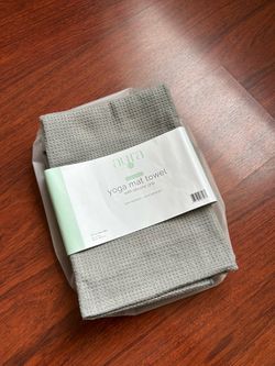 Aura St Yoga Mat Towel with Silicone Grip