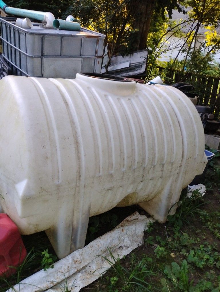 500 Gallon Water Tank 