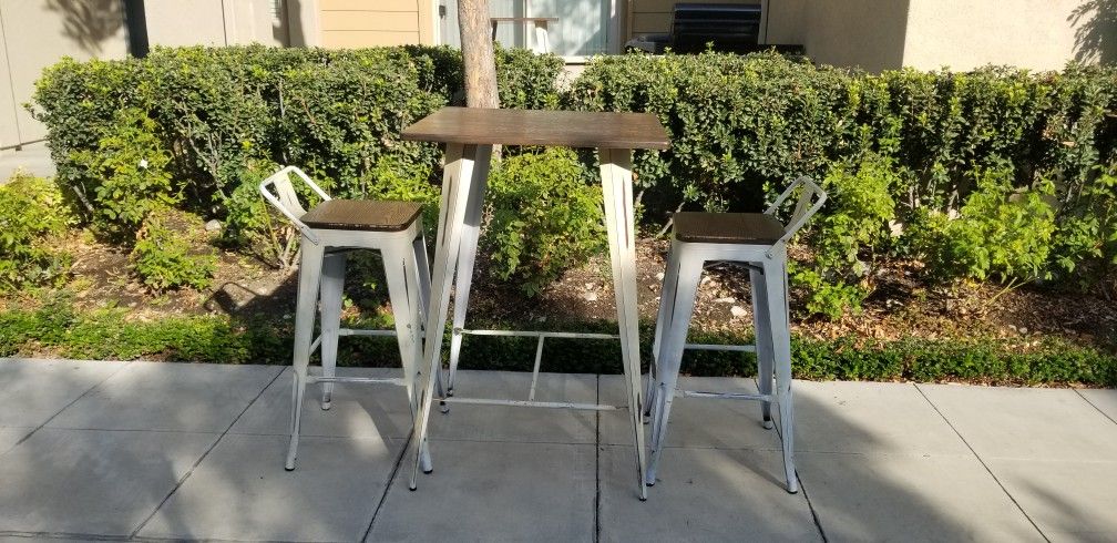restaurant high table and 2 stools