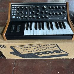 Moog Subsequent 25 Compact 25-Key 2-Note Paraphonic Analog Synthesizer