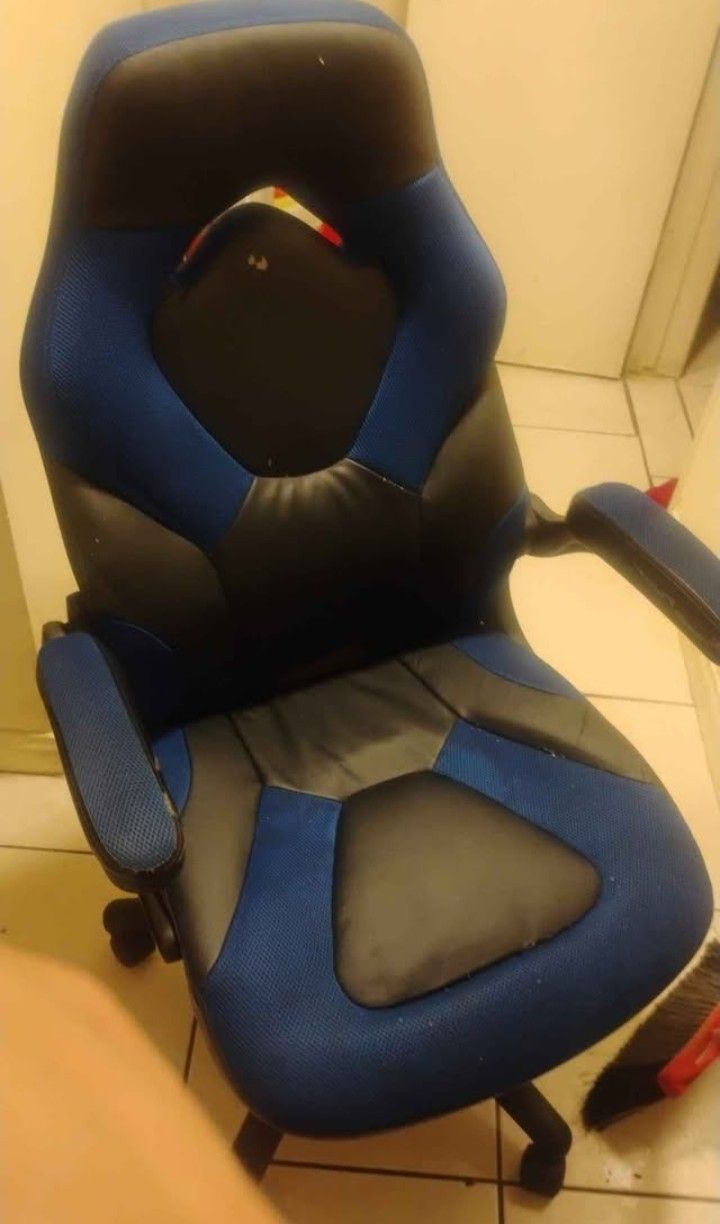 Blue And Black Gaming Chair ๐บ