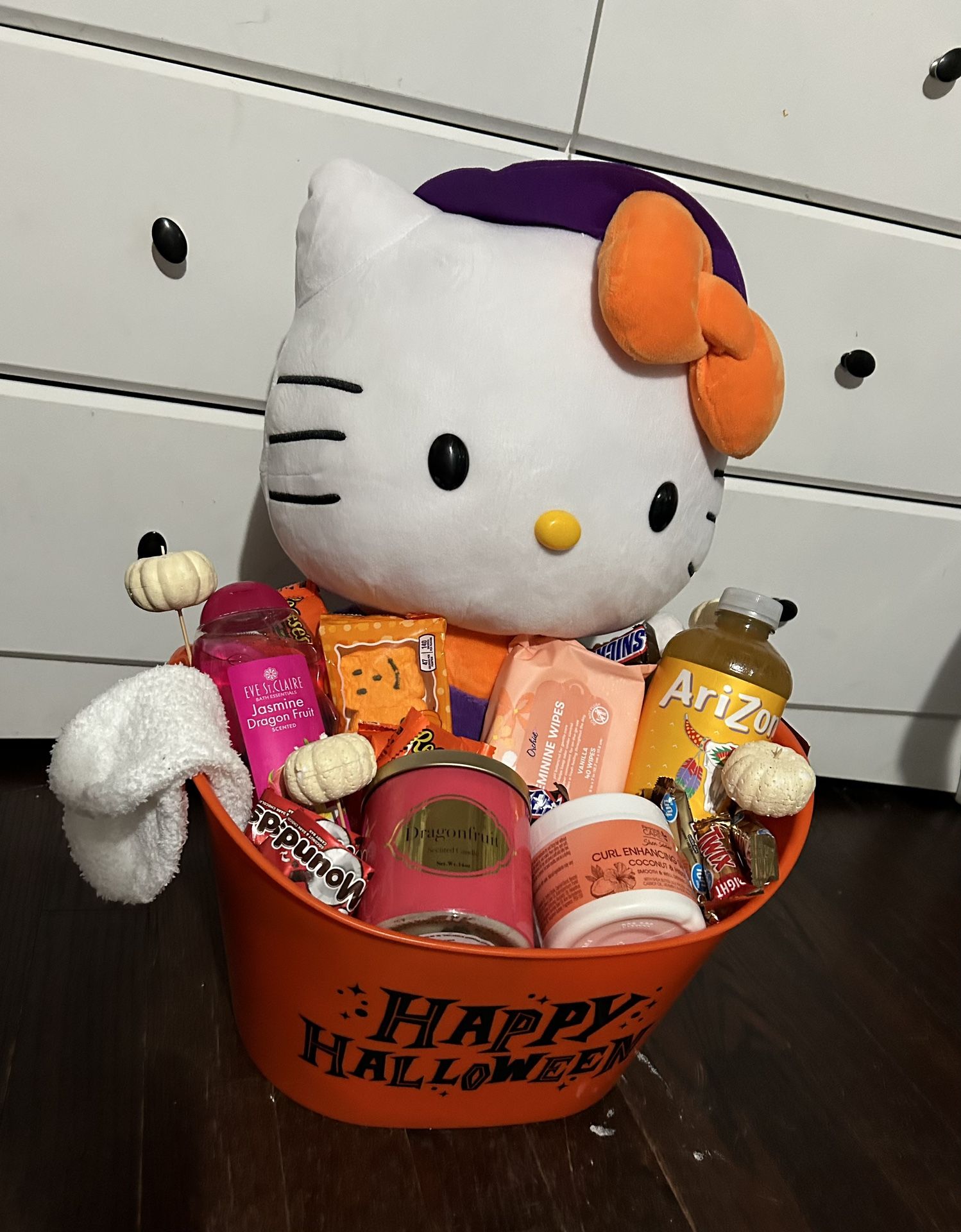 Hello Kitty Halloween Boo Basket 