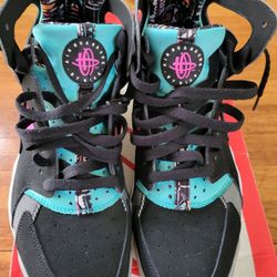 Like New NIKE AIR FLIGHT HUARACHE SOUTH BEACH Mens 8.5 for Sale in Lawrenceville GA OfferUp