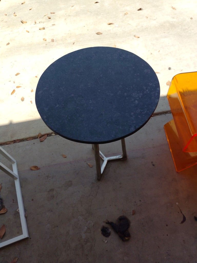 Round Table