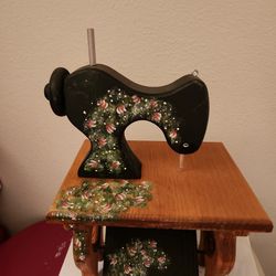 Wood Sewing Machine Décor