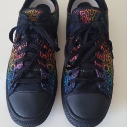 Yes We Vibe Chakra Love Low Top Sneakers