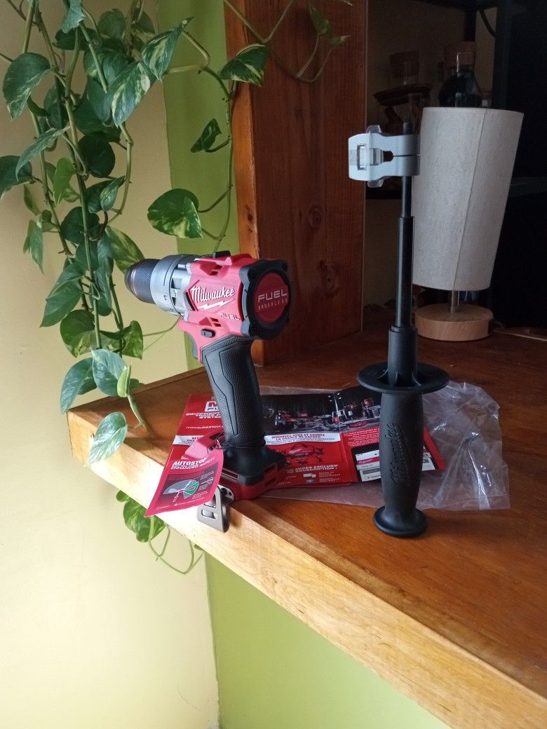 Milwaukee 18 V New Fuel. Hammer Drill. 2 Speed. 1/2".