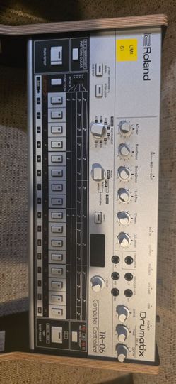 Roland TR-06 drum synth
