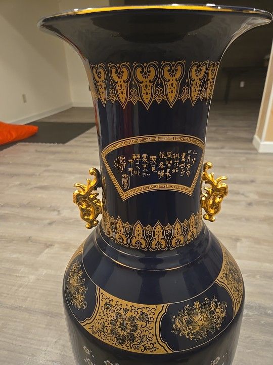 Chinese porcelain vase