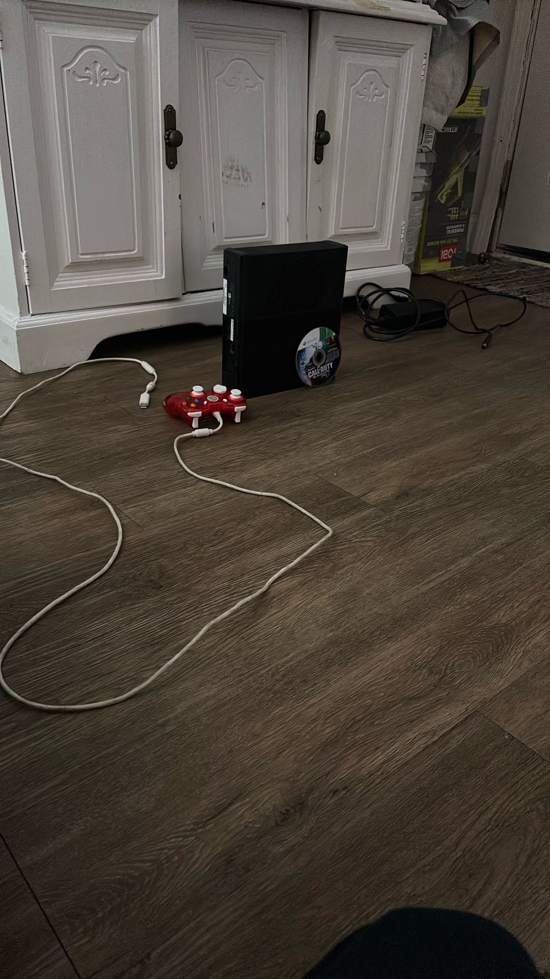 Xbox 360 (doesn't have Xbox Live Access) 60+ Shipping