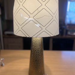 HAMMERED GOLD TONE METAL TABLE