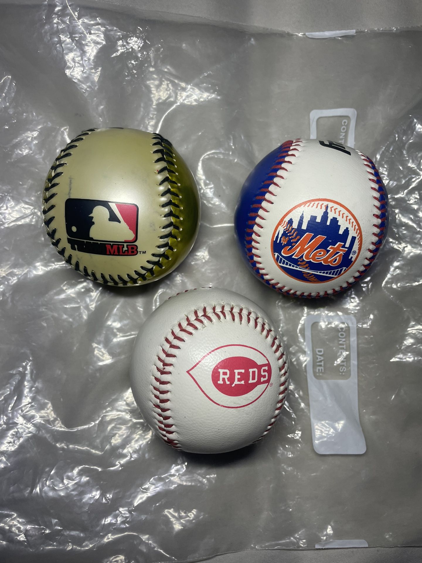 Pack of 3 baseballs