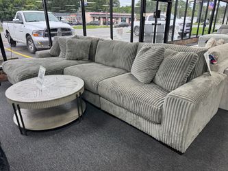 Lindyn 2PC Sectional. 🚚WE DELIVER🚚