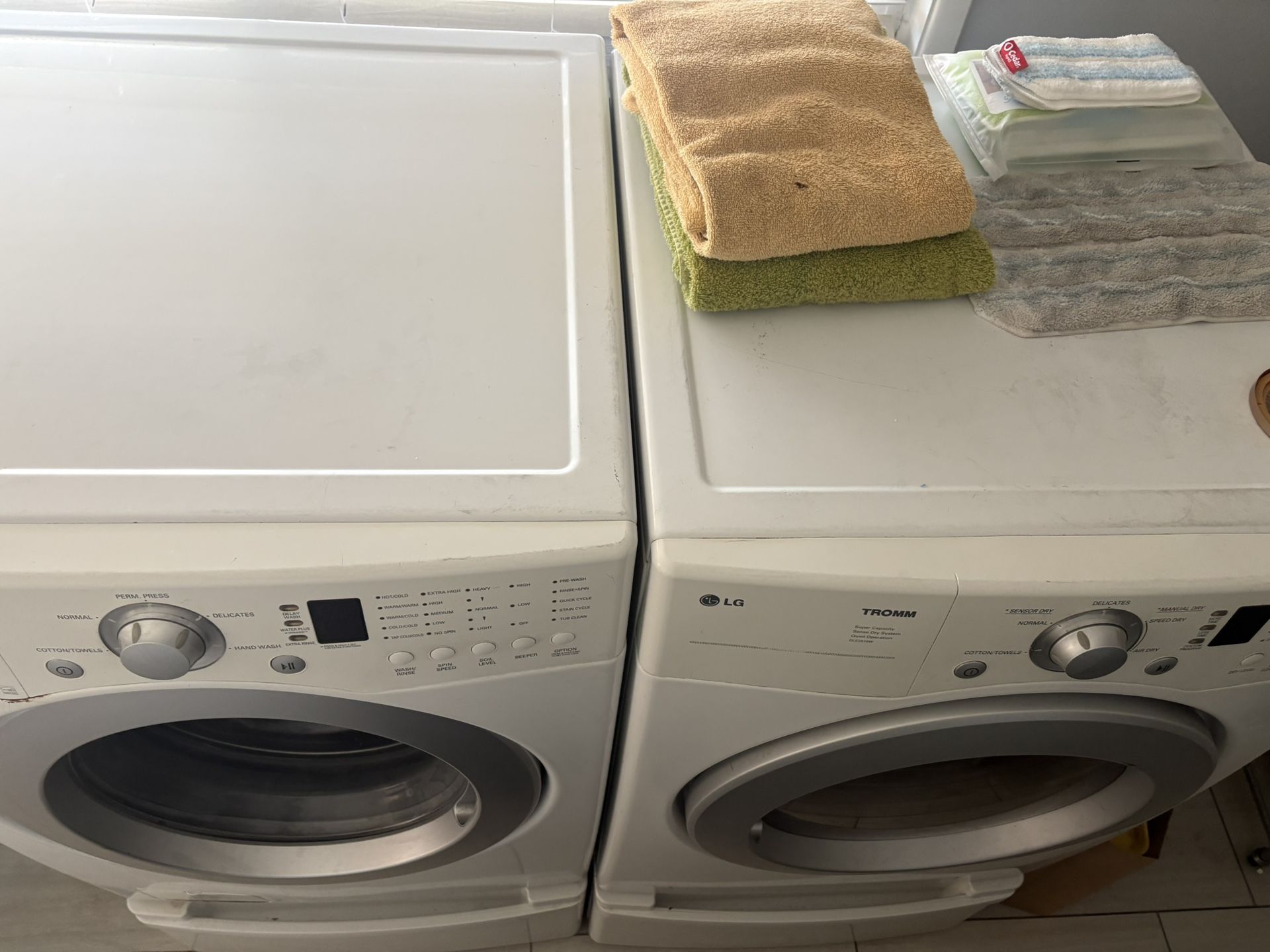 LG TROMM WASHER & DRYER
