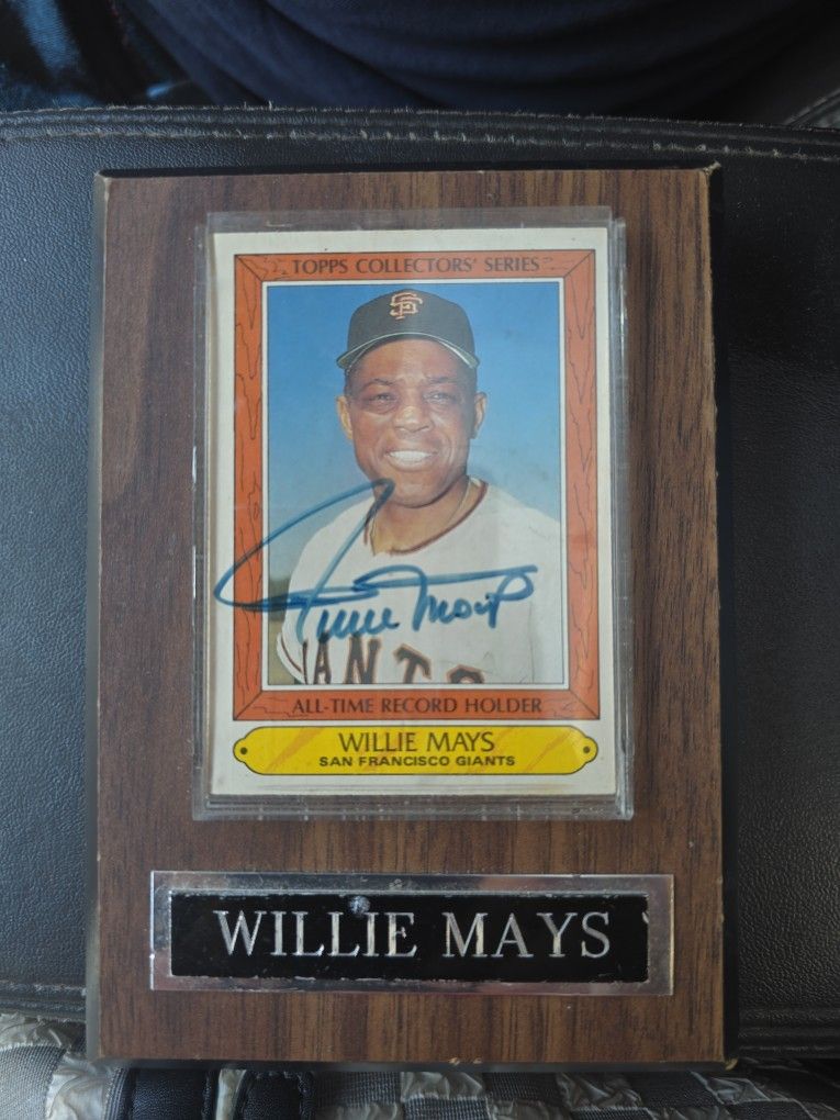 Signed Willie Mays Topps Baseball Card