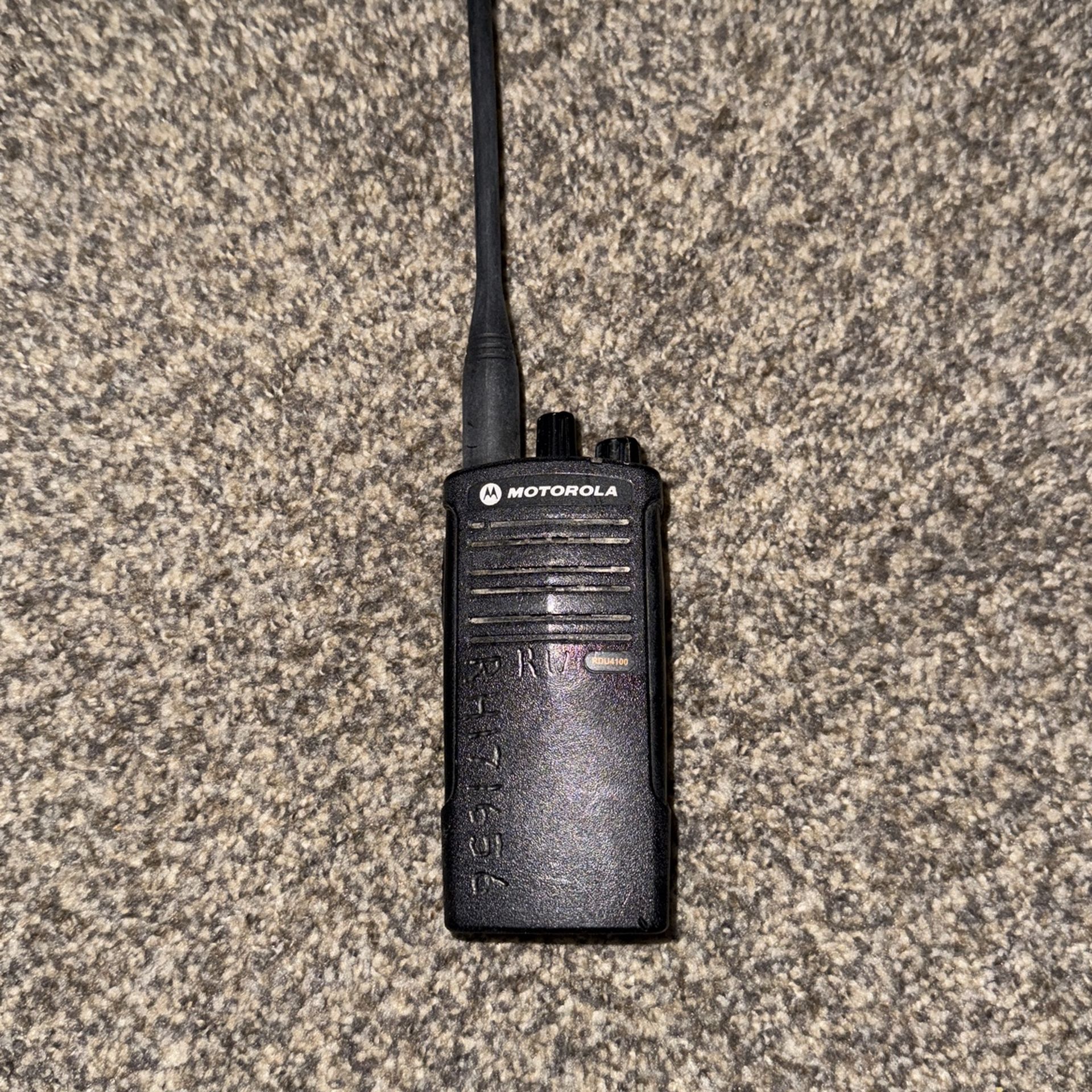 Motorola RDU4100 Two-Way Radio with Charger – Durable & Reliable