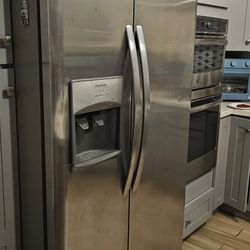 Fridgedair Side By Side With Ice Maker