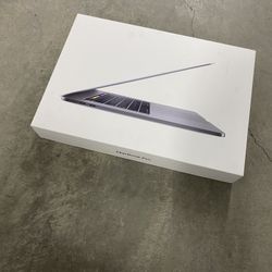 Empty MacBook Pro 15 Box 