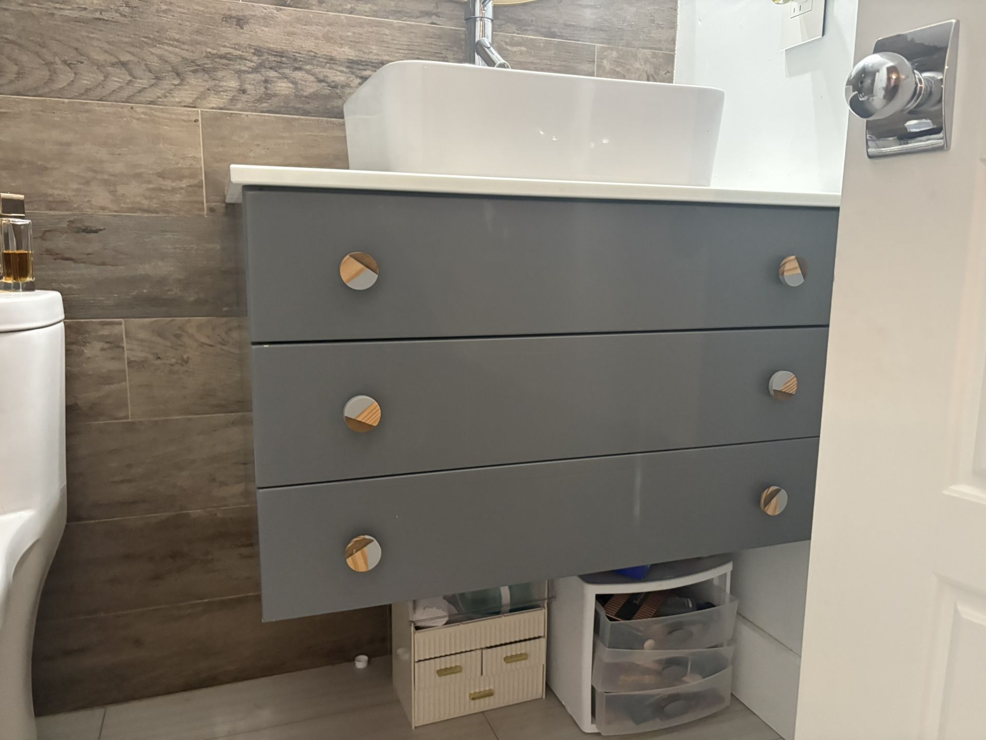 Vanity, Sink and Faucet