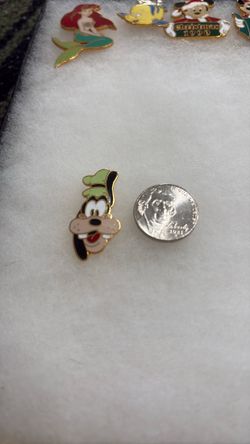 Goofy trading pin